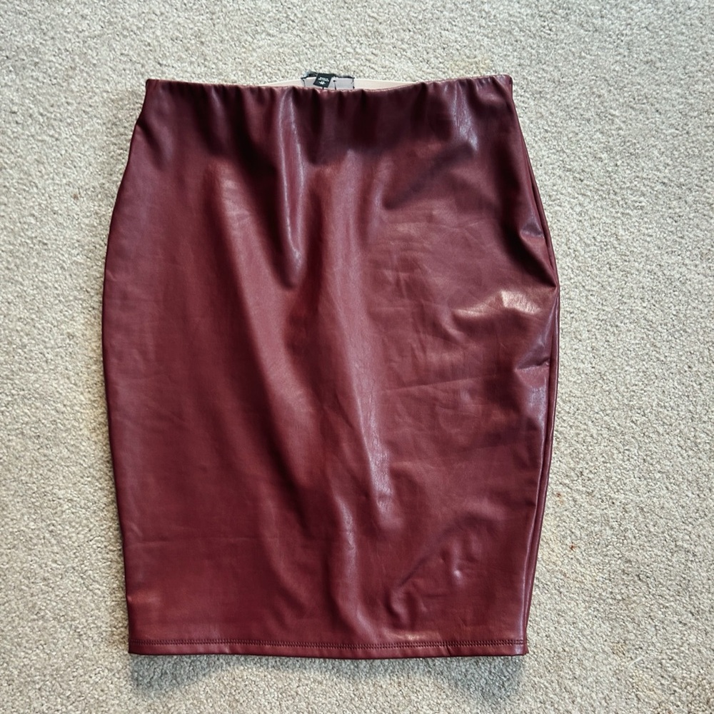🌸SALE🌸 EXPRESS Burgundy Faux Leather Mini Skirt in XS